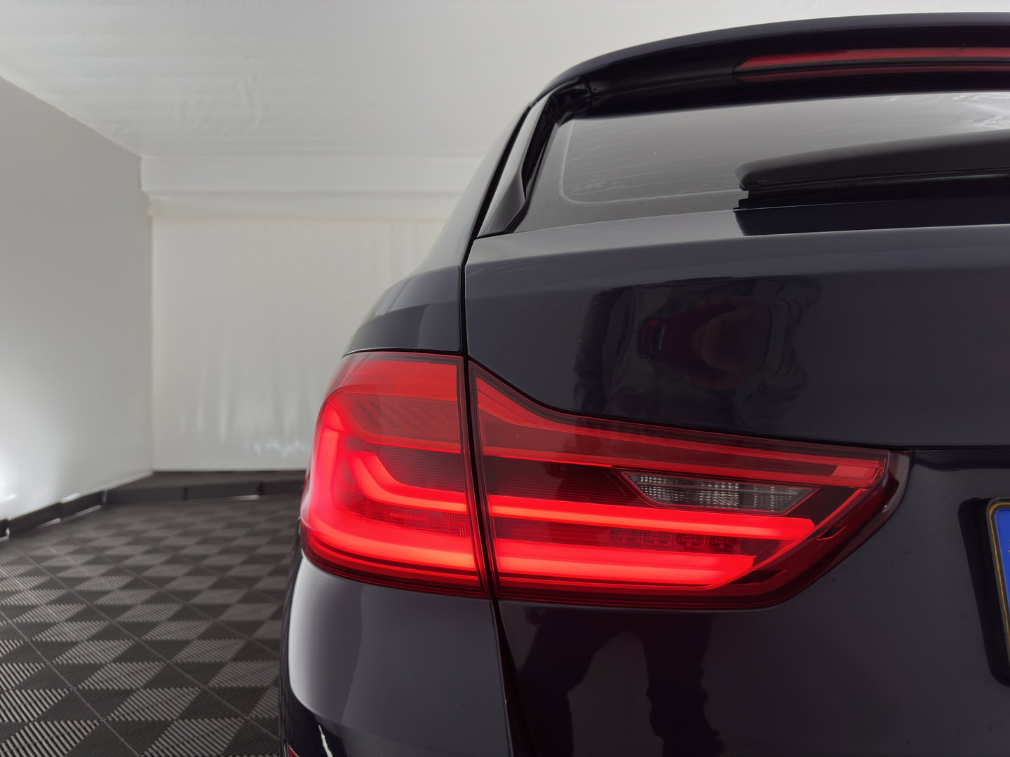 BMW 5 Serie Touring 520d Executive Aut. *LEATHER | FULL-LED | NAVI-FULLMAP | COMFORT-SEATS | PRIVACY-GLASS | ECC | PDC | CRUISE | 17''ALU*
