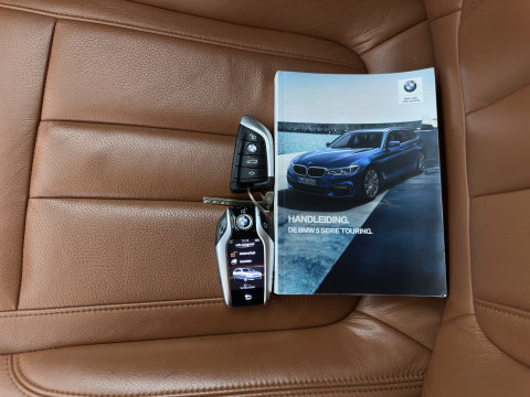 BMW 5 Serie Touring 520d Executive Aut. *LEATHER | FULL-LED | NAVI-FULLMAP | COMFORT-SEATS | PRIVACY-GLASS | ECC | PDC | CRUISE | 17''ALU*
