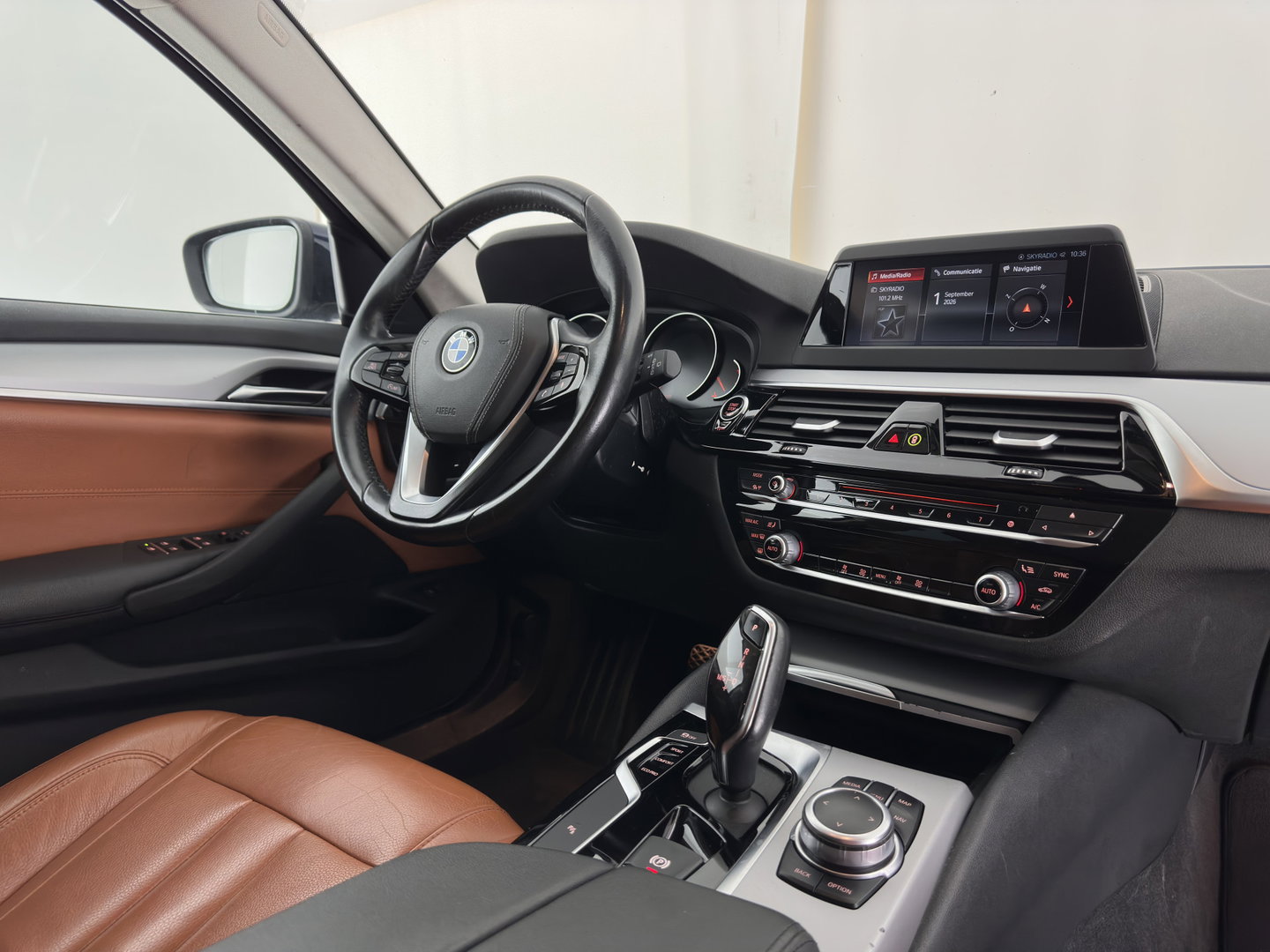 BMW 5 Serie Touring 520d Executive Aut. *LEATHER | FULL-LED | NAVI-FULLMAP | COMFORT-SEATS | PRIVACY-GLASS | ECC | PDC | CRUISE | 17''ALU*