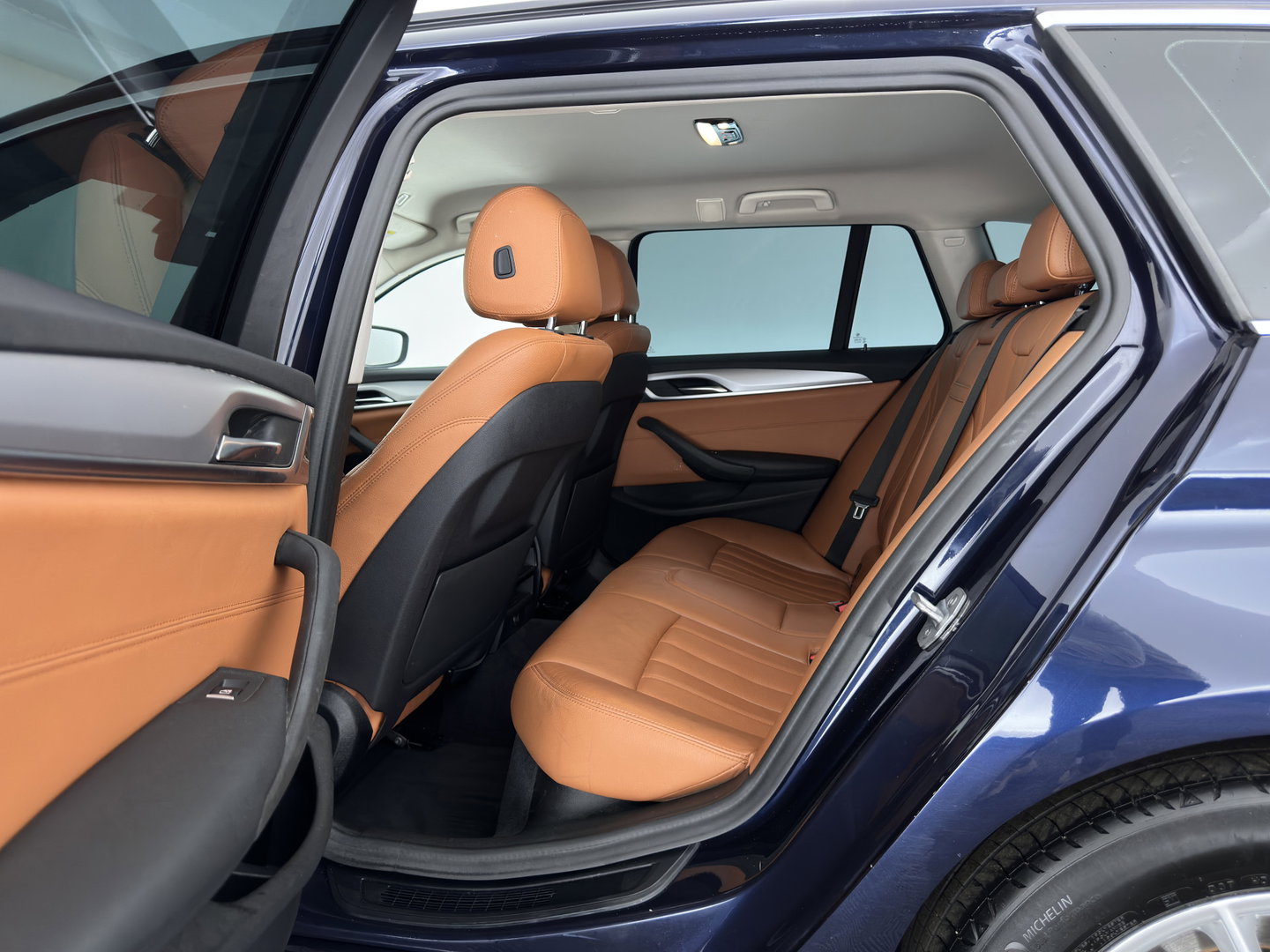 BMW 5 Serie Touring 520d Executive Aut. *LEATHER | FULL-LED | NAVI-FULLMAP | COMFORT-SEATS | PRIVACY-GLASS | ECC | PDC | CRUISE | 17''ALU*