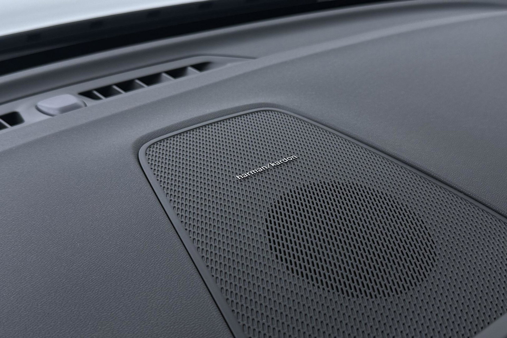 Volvo XC60 T6 Plus Black Edition | Harman/Kardon | Panoramadak | Head-Up | 360-camera