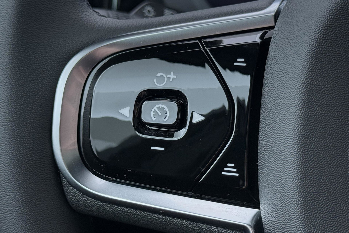Volvo XC60 T6 Plus Black Edition | Harman/Kardon | Panoramadak | Head-Up | 360-camera
