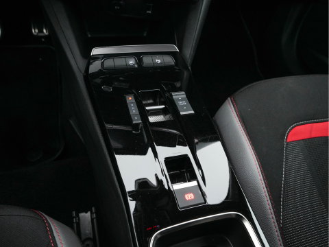 Opel Mokka Electric Level 4 50 kWh [3-Fase-11kW] {SoH-95%} (INCL.BTW) Aut. *HEATPUMP | LEATHER-FABRIC | DIGI-COCKPIT | FULL-LED | CAMERA | COMFORTSEATS | KEYLESS | DAB+ | ECC | CRUISE | 17''ALU*