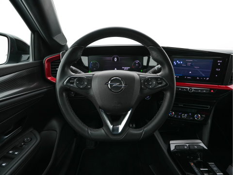 Opel Mokka Electric Level 4 50 kWh [3-Fase-11kW] {SoH-95%} (INCL.BTW) Aut. *HEATPUMP | LEATHER-FABRIC | DIGI-COCKPIT | FULL-LED | CAMERA | COMFORTSEATS | KEYLESS | DAB+ | ECC | CRUISE | 17''ALU*