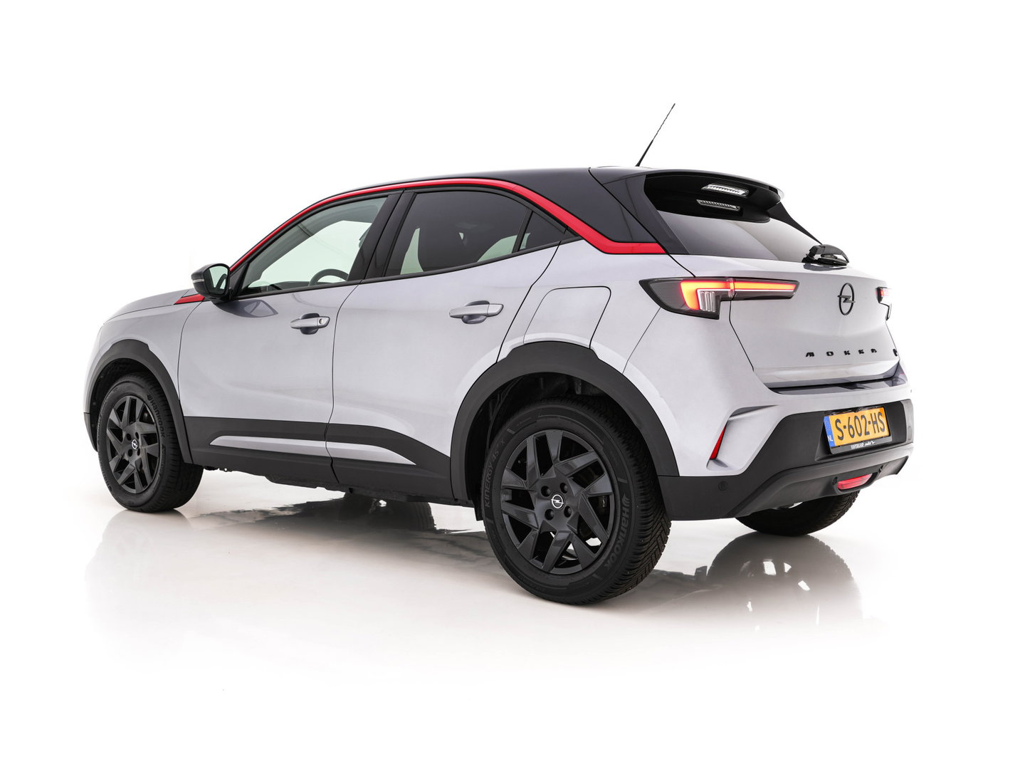 Opel Mokka Electric Level 4 50 kWh [3-Fase-11kW] {SoH-95%} (INCL.BTW) Aut. *HEATPUMP | LEATHER-FABRIC | DIGI-COCKPIT | FULL-LED | CAMERA | COMFORTSEATS | KEYLESS | DAB+ | ECC | CRUISE | 17''ALU*