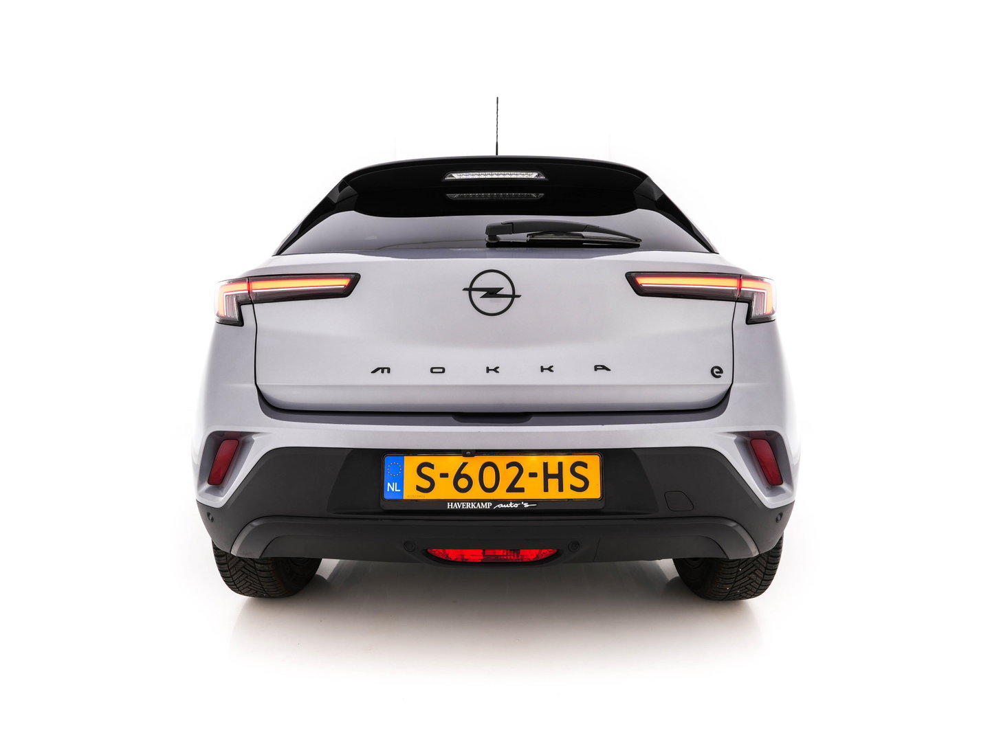 Opel Mokka Electric Level 4 50 kWh [3-Fase-11kW] {SoH-95%} (INCL.BTW) Aut. *HEATPUMP | LEATHER-FABRIC | DIGI-COCKPIT | FULL-LED | CAMERA | COMFORTSEATS | KEYLESS | DAB+ | ECC | CRUISE | 17''ALU*
