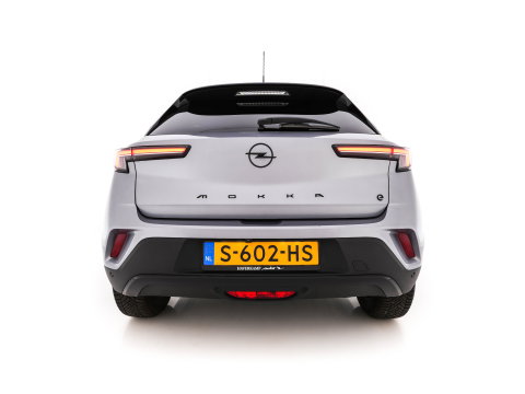 Opel Mokka Electric Level 4 50 kWh [3-Fase-11kW] {SoH-95%} (INCL.BTW) Aut. *HEATPUMP | LEATHER-FABRIC | DIGI-COCKPIT | FULL-LED | CAMERA | COMFORTSEATS | KEYLESS | DAB+ | ECC | CRUISE | 17''ALU*
