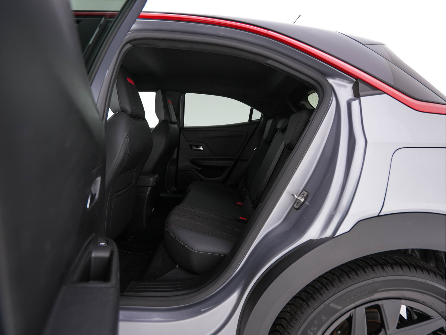 Opel Mokka Electric Level 4 50 kWh [3-Fase-11kW] {SoH-95%} (INCL.BTW) Aut. *HEATPUMP | LEATHER-FABRIC | DIGI-COCKPIT | FULL-LED | CAMERA | COMFORTSEATS | KEYLESS | DAB+ | ECC | CRUISE | 17''ALU*