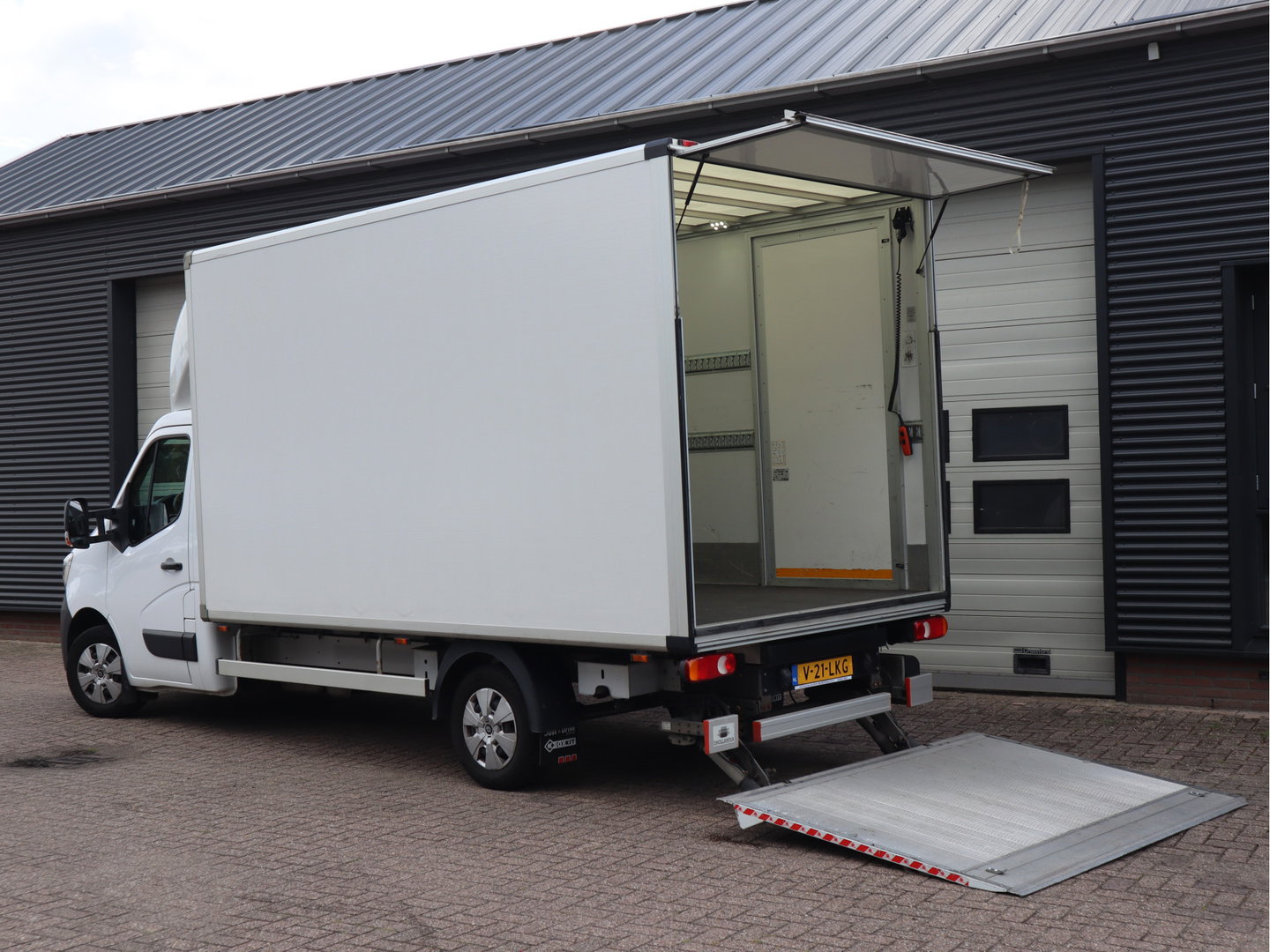 Renault Master T35 2.3 dCi 146pk Euro 6 Bakwagen - Laadklep - Cruise - Camera