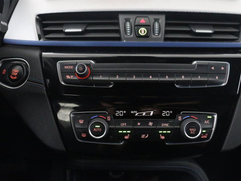 BMW X1 sDrive18i High Executive M-sport | Head-up | Half Leder | Adaptive cruise | Full LED | Climate control | Stoelverwarming | Navigatie | Park assist | Camera |