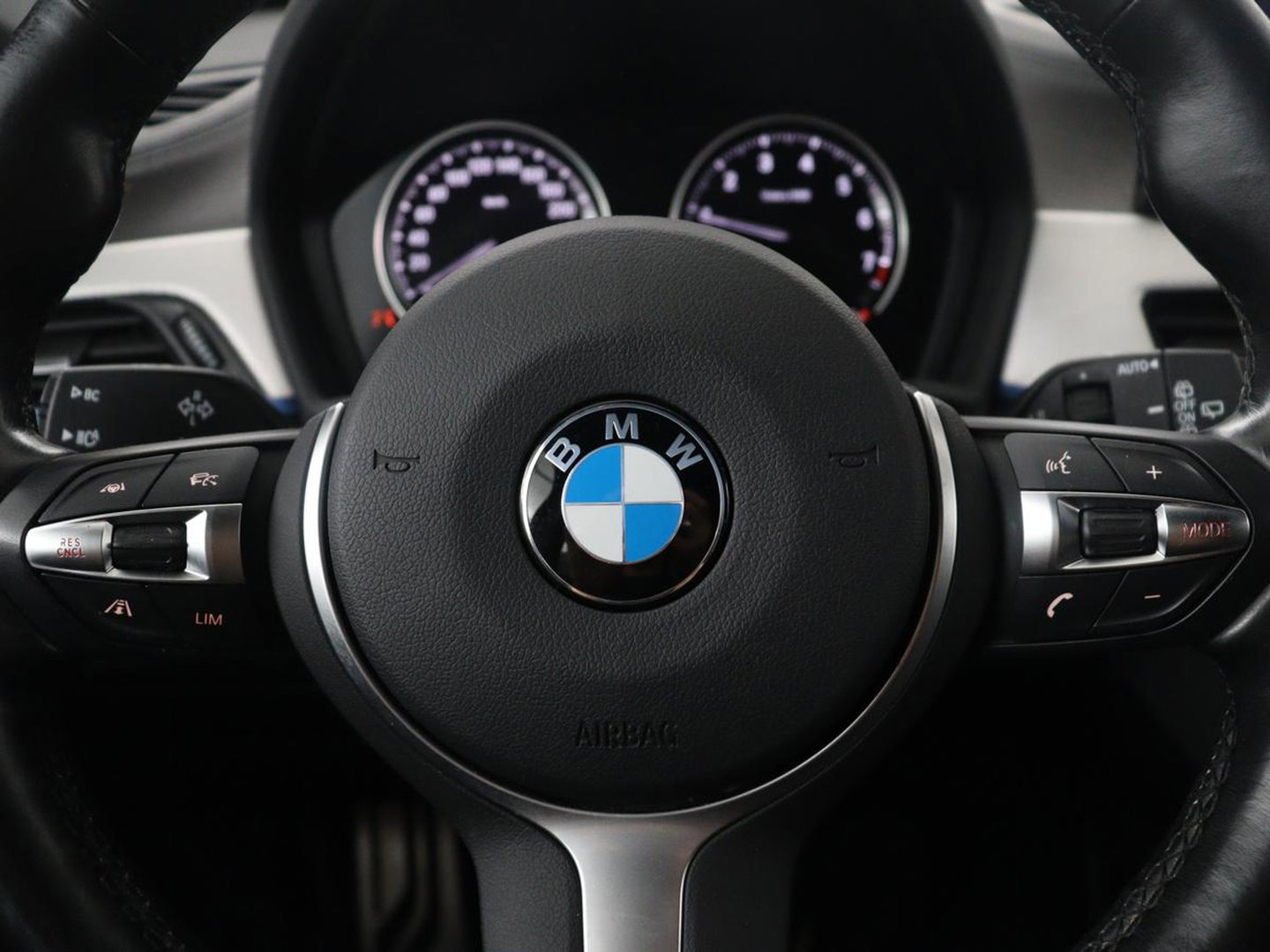 BMW X1 sDrive18i High Executive M-sport | Head-up | Half Leder | Adaptive cruise | Full LED | Climate control | Stoelverwarming | Navigatie | Park assist | Camera |
