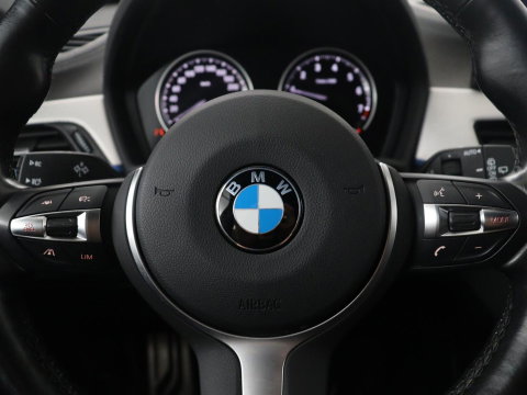 BMW X1 sDrive18i High Executive M-sport | Head-up | Half Leder | Adaptive cruise | Full LED | Climate control | Stoelverwarming | Navigatie | Park assist | Camera |