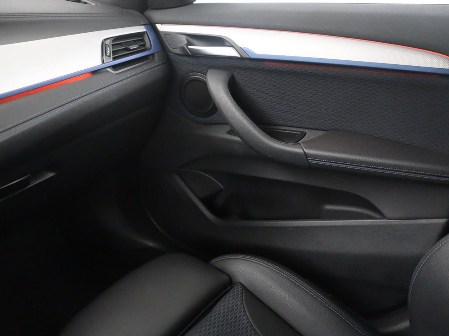 BMW X1 sDrive18i High Executive M-sport | Head-up | Half Leder | Adaptive cruise | Full LED | Climate control | Stoelverwarming | Navigatie | Park assist | Camera |