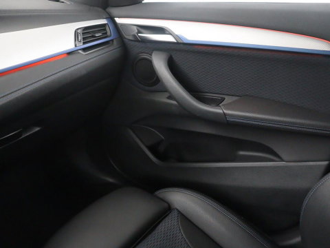 BMW X1 sDrive18i High Executive M-sport | Head-up | Half Leder | Adaptive cruise | Full LED | Climate control | Stoelverwarming | Navigatie | Park assist | Camera |