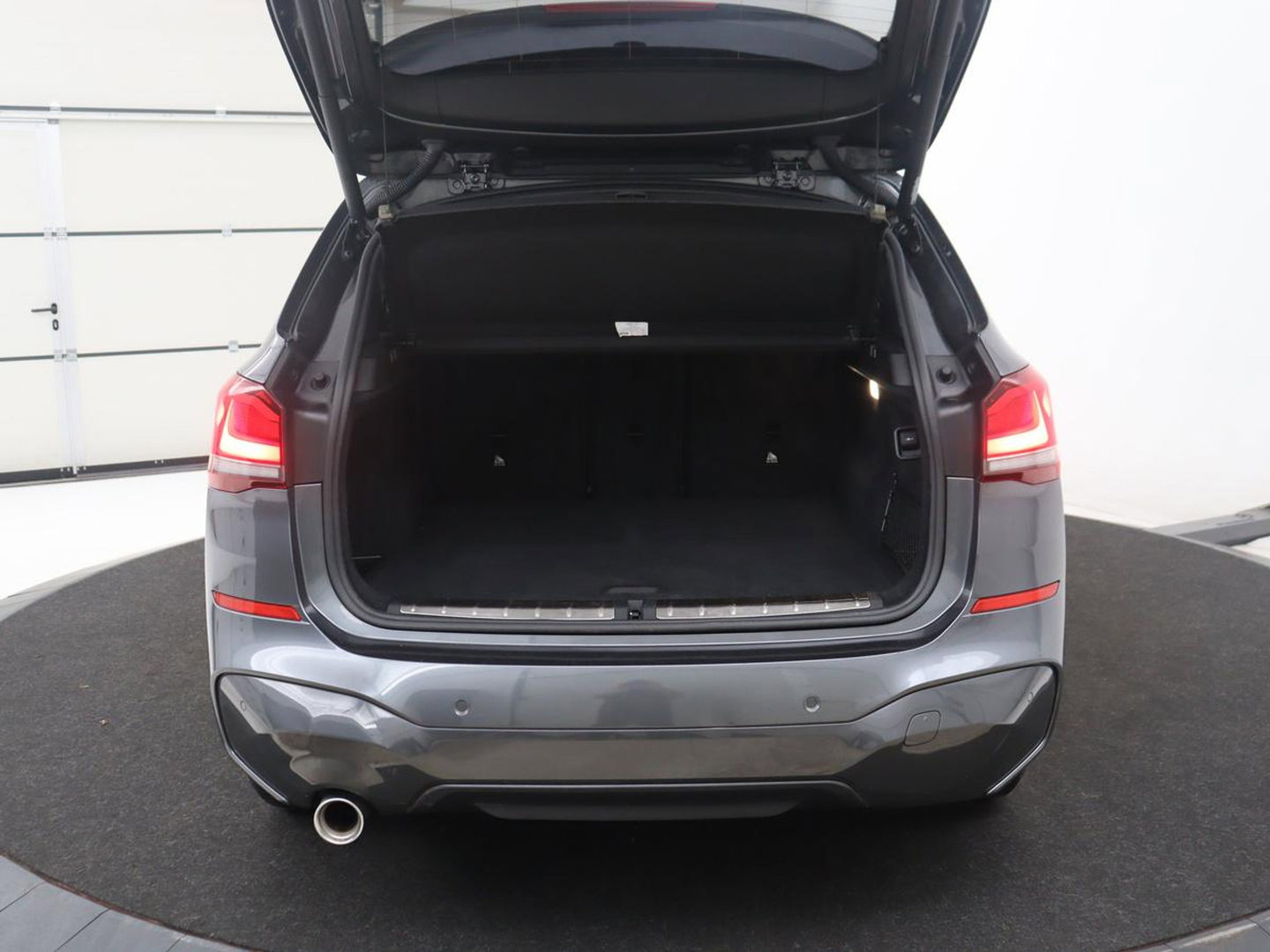 BMW X1 sDrive18i High Executive M-sport | Head-up | Half Leder | Adaptive cruise | Full LED | Climate control | Stoelverwarming | Navigatie | Park assist | Camera |