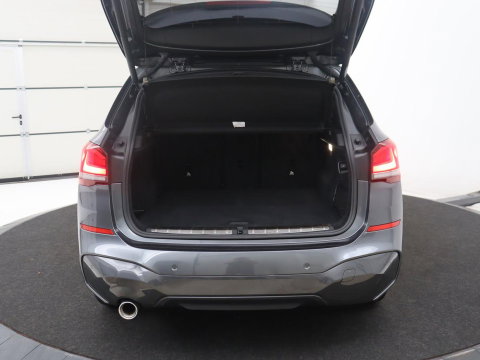 BMW X1 sDrive18i High Executive M-sport | Head-up | Half Leder | Adaptive cruise | Full LED | Climate control | Stoelverwarming | Navigatie | Park assist | Camera |