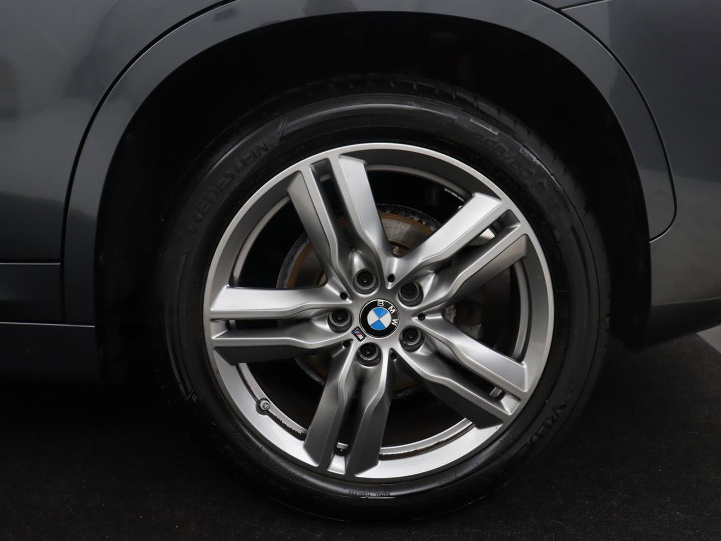 BMW X1 sDrive18i High Executive M-sport | Head-up | Half Leder | Adaptive cruise | Full LED | Climate control | Stoelverwarming | Navigatie | Park assist | Camera |