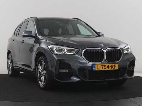 BMW X1 sDrive18i High Executive M-sport | Head-up | Half Leder | Adaptive cruise | Full LED | Climate control | Stoelverwarming | Navigatie | Park assist | Camera |