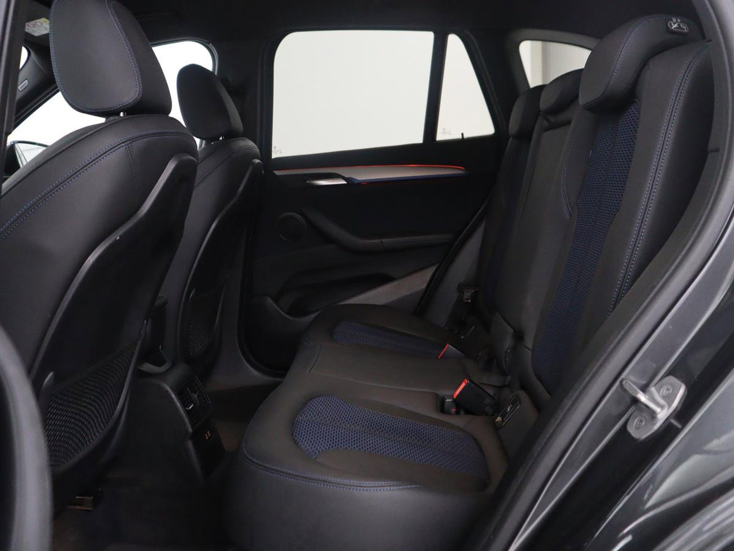 BMW X1 sDrive18i High Executive M-sport | Head-up | Half Leder | Adaptive cruise | Full LED | Climate control | Stoelverwarming | Navigatie | Park assist | Camera |