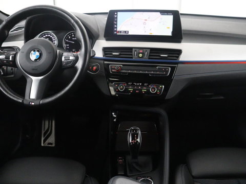 BMW X1 sDrive18i High Executive M-sport | Head-up | Half Leder | Adaptive cruise | Full LED | Climate control | Stoelverwarming | Navigatie | Park assist | Camera |