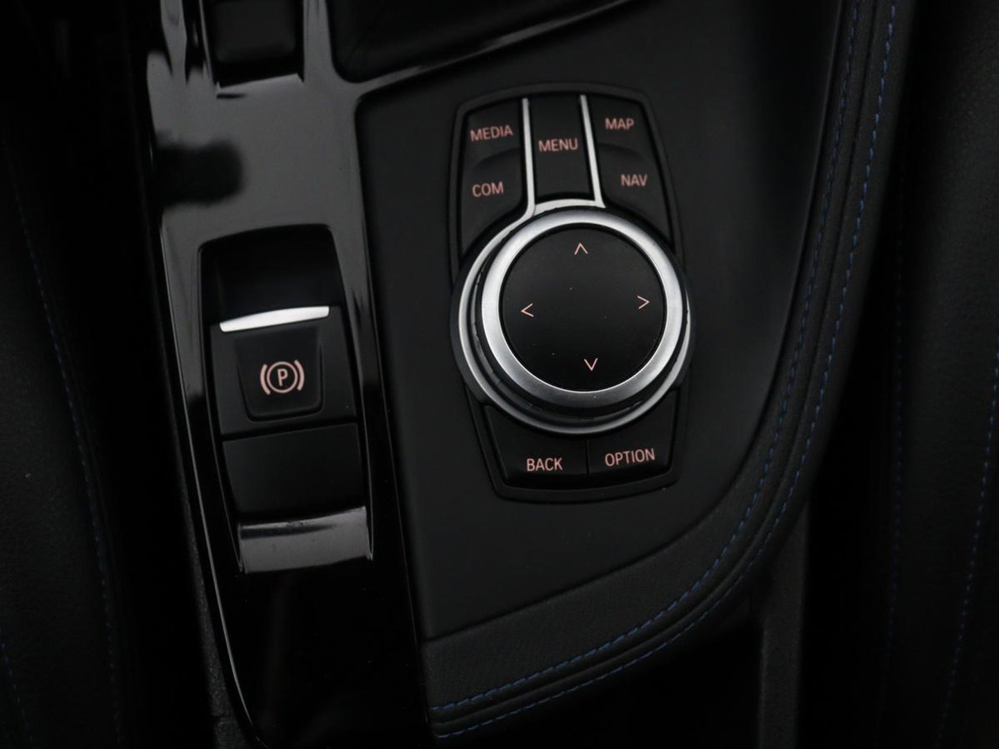 BMW X1 sDrive18i High Executive M-sport | Head-up | Half Leder | Adaptive cruise | Full LED | Climate control | Stoelverwarming | Navigatie | Park assist | Camera |