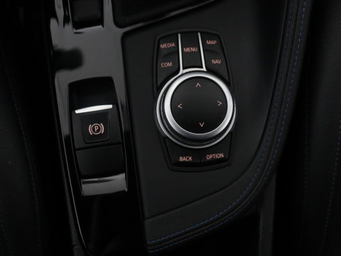 BMW X1 sDrive18i High Executive M-sport | Head-up | Half Leder | Adaptive cruise | Full LED | Climate control | Stoelverwarming | Navigatie | Park assist | Camera |