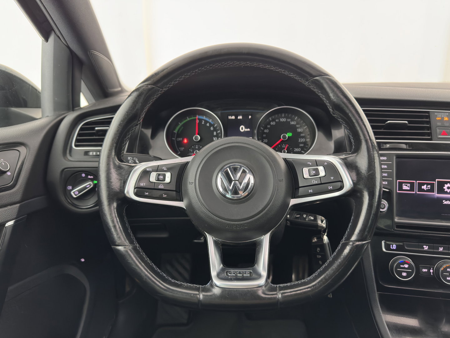 Volkswagen Golf 1.4 TSI GTE (Plug-in) (INCL.BTW) *PANO | FULL-LED | NAVI-FULLMAP | SPORT-SEATS | PRIVACY-GLASS | AMBIENT-LIGHT | SHIFT-PADDLES | ECC | PDC | CRUISE | 17''ALU*
