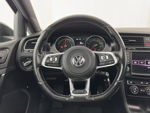 Volkswagen Golf 1.4 TSI GTE (Plug-in) (INCL.BTW) *PANO | FULL-LED | NAVI-FULLMAP | SPORT-SEATS | PRIVACY-GLASS | AMBIENT-LIGHT | SHIFT-PADDLES | ECC | PDC | CRUISE | 17''ALU*
