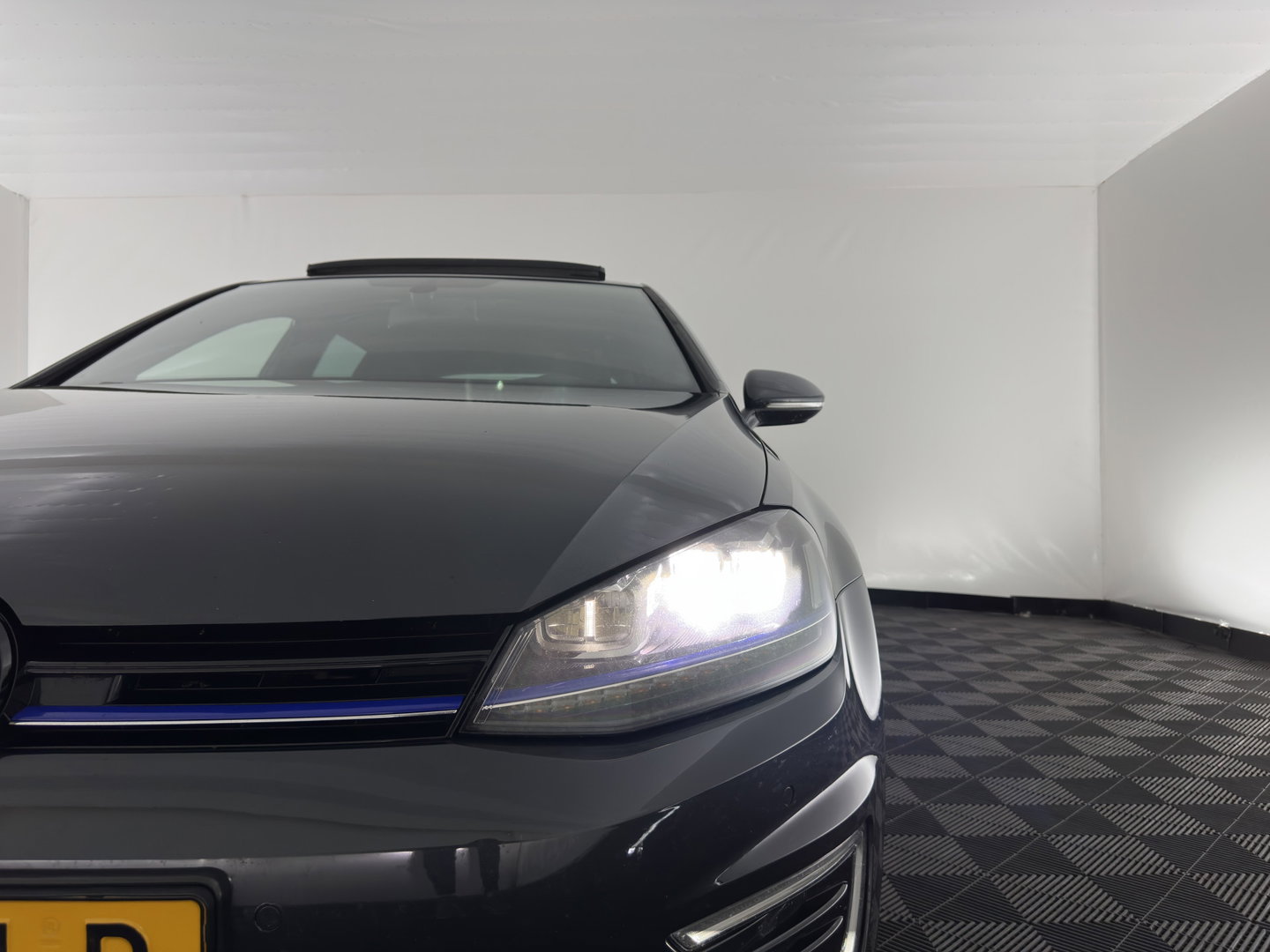 Volkswagen Golf 1.4 TSI GTE (Plug-in) (INCL.BTW) *PANO | FULL-LED | NAVI-FULLMAP | SPORT-SEATS | PRIVACY-GLASS | AMBIENT-LIGHT | SHIFT-PADDLES | ECC | PDC | CRUISE | 17''ALU*