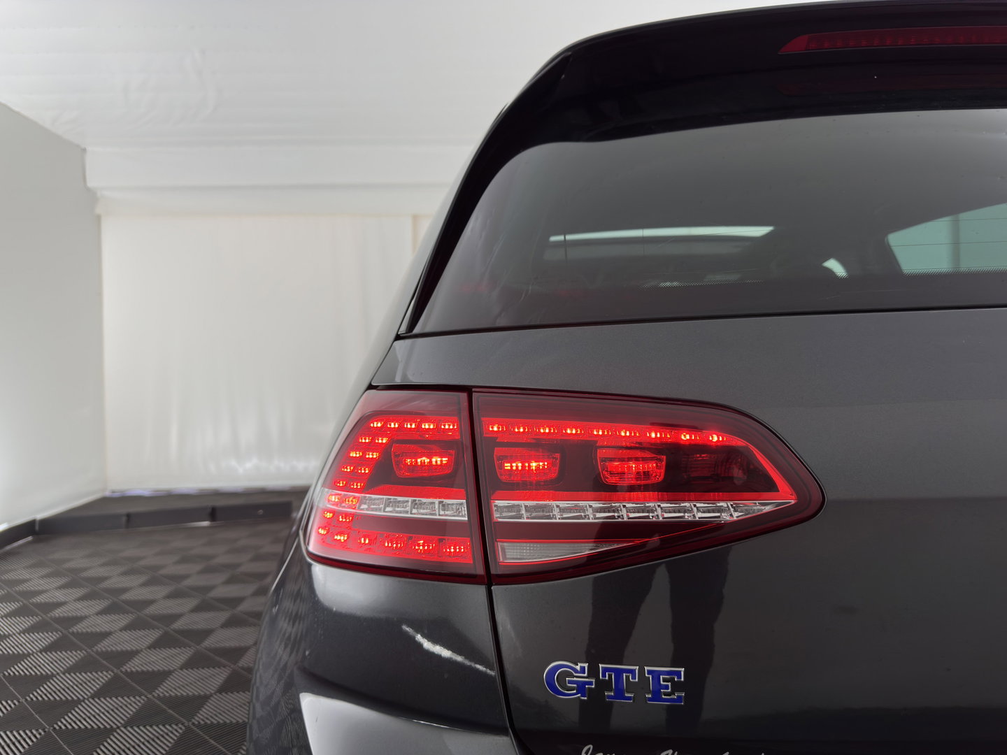 Volkswagen Golf 1.4 TSI GTE (Plug-in) (INCL.BTW) *PANO | FULL-LED | NAVI-FULLMAP | SPORT-SEATS | PRIVACY-GLASS | AMBIENT-LIGHT | SHIFT-PADDLES | ECC | PDC | CRUISE | 17''ALU*