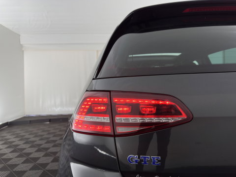 Volkswagen Golf 1.4 TSI GTE (Plug-in) (INCL.BTW) *PANO | FULL-LED | NAVI-FULLMAP | SPORT-SEATS | PRIVACY-GLASS | AMBIENT-LIGHT | SHIFT-PADDLES | ECC | PDC | CRUISE | 17''ALU*