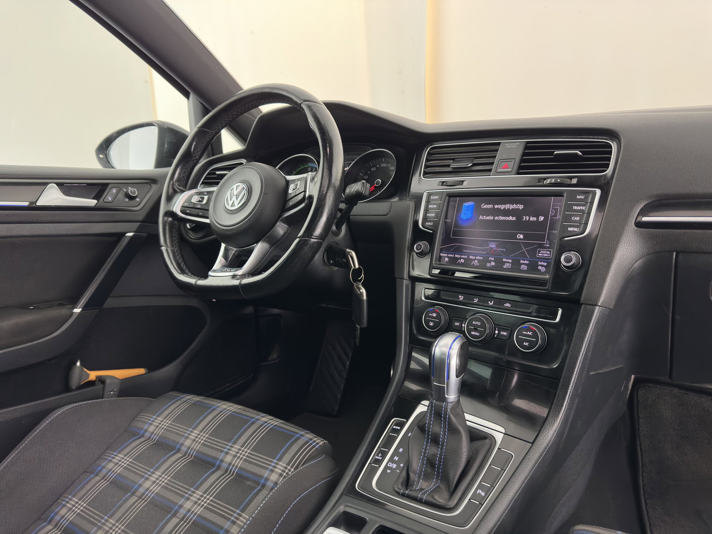 Volkswagen Golf 1.4 TSI GTE (Plug-in) (INCL.BTW) *PANO | FULL-LED | NAVI-FULLMAP | SPORT-SEATS | PRIVACY-GLASS | AMBIENT-LIGHT | SHIFT-PADDLES | ECC | PDC | CRUISE | 17''ALU*