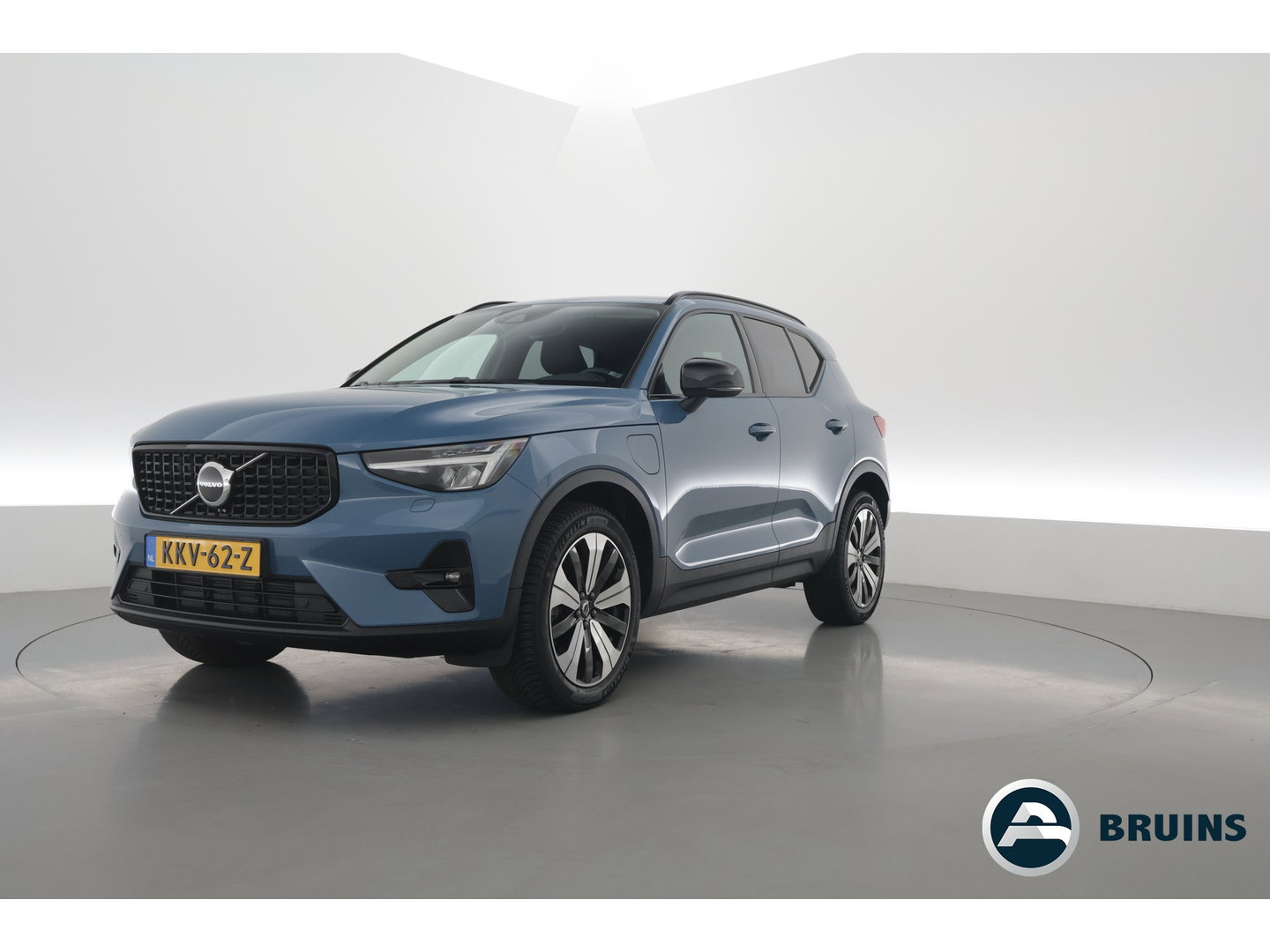Volvo XC40 1.5 T5 Plug-in hybrid Plus Dark | Leer | ACC | Blis (dodehoek) | Harman & Kardon | Stoel + stuurverw. | verw. voorruit |