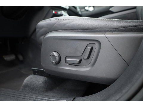 Volvo XC40 1.5 T5 Plug-in hybrid Plus Dark | Leer | ACC | Blis (dodehoek) | Harman & Kardon | Stoel + stuurverw. | verw. voorruit |