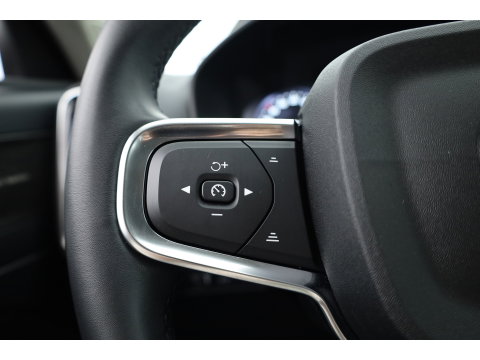 Volvo XC40 1.5 T5 Plug-in hybrid Plus Dark | Leer | ACC | Blis (dodehoek) | Harman & Kardon | Stoel + stuurverw. | verw. voorruit |