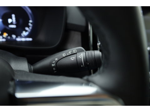 Volvo XC40 1.5 T5 Plug-in hybrid Plus Dark | Leer | ACC | Blis (dodehoek) | Harman & Kardon | Stoel + stuurverw. | verw. voorruit |