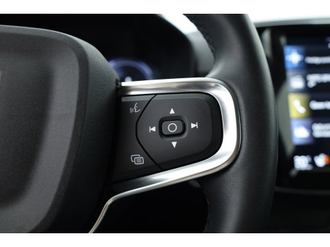 Volvo XC40 1.5 T5 Plug-in hybrid Plus Dark | Leer | ACC | Blis (dodehoek) | Harman & Kardon | Stoel + stuurverw. | verw. voorruit |