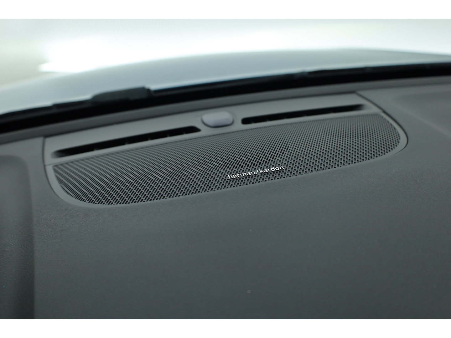Volvo XC40 1.5 T5 Plug-in hybrid Plus Dark | Leer | ACC | Blis (dodehoek) | Harman & Kardon | Stoel + stuurverw. | verw. voorruit |