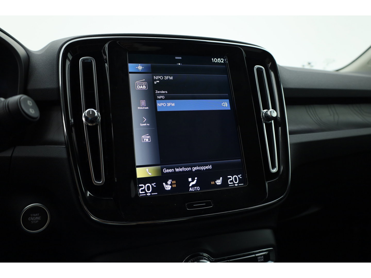 Volvo XC40 1.5 T5 Plug-in hybrid Plus Dark | Leer | ACC | Blis (dodehoek) | Harman & Kardon | Stoel + stuurverw. | verw. voorruit |