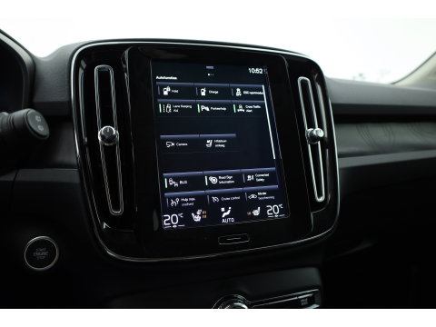 Volvo XC40 1.5 T5 Plug-in hybrid Plus Dark | Leer | ACC | Blis (dodehoek) | Harman & Kardon | Stoel + stuurverw. | verw. voorruit |