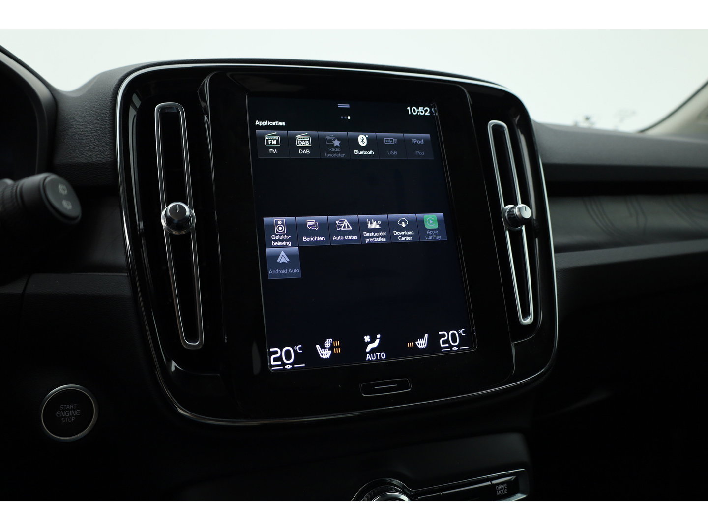 Volvo XC40 1.5 T5 Plug-in hybrid Plus Dark | Leer | ACC | Blis (dodehoek) | Harman & Kardon | Stoel + stuurverw. | verw. voorruit |