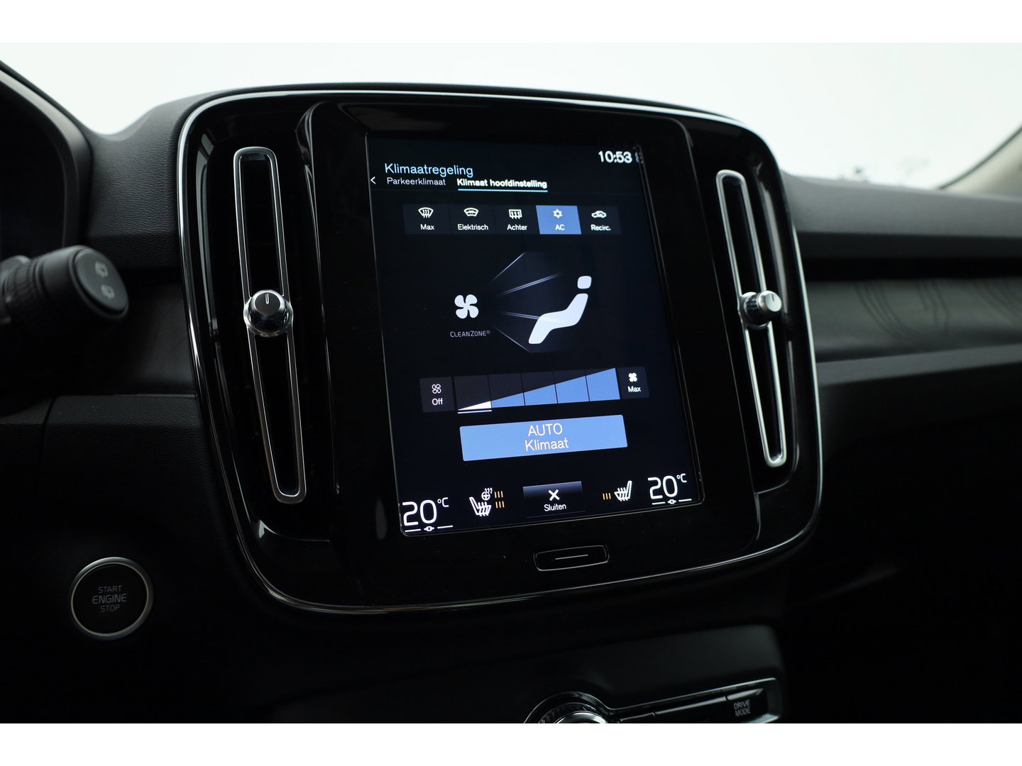 Volvo XC40 1.5 T5 Plug-in hybrid Plus Dark | Leer | ACC | Blis (dodehoek) | Harman & Kardon | Stoel + stuurverw. | verw. voorruit |