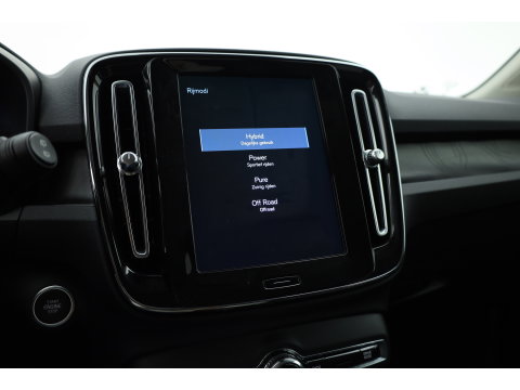 Volvo XC40 1.5 T5 Plug-in hybrid Plus Dark | Leer | ACC | Blis (dodehoek) | Harman & Kardon | Stoel + stuurverw. | verw. voorruit |