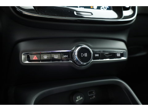 Volvo XC40 1.5 T5 Plug-in hybrid Plus Dark | Leer | ACC | Blis (dodehoek) | Harman & Kardon | Stoel + stuurverw. | verw. voorruit |