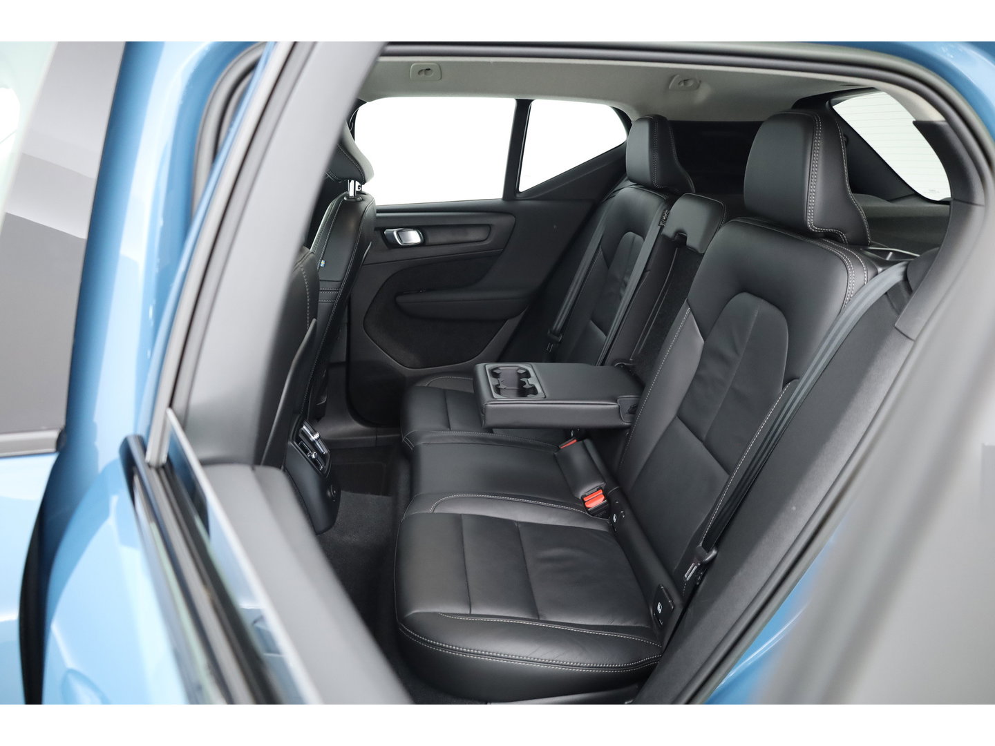 Volvo XC40 1.5 T5 Plug-in hybrid Plus Dark | Leer | ACC | Blis (dodehoek) | Harman & Kardon | Stoel + stuurverw. | verw. voorruit |