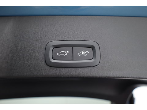Volvo XC40 1.5 T5 Plug-in hybrid Plus Dark | Leer | ACC | Blis (dodehoek) | Harman & Kardon | Stoel + stuurverw. | verw. voorruit |