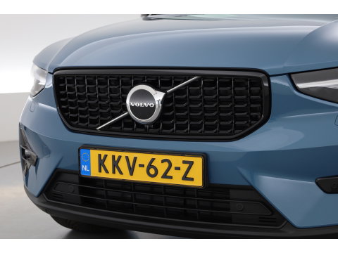 Volvo XC40 1.5 T5 Plug-in hybrid Plus Dark | Leer | ACC | Blis (dodehoek) | Harman & Kardon | Stoel + stuurverw. | verw. voorruit |