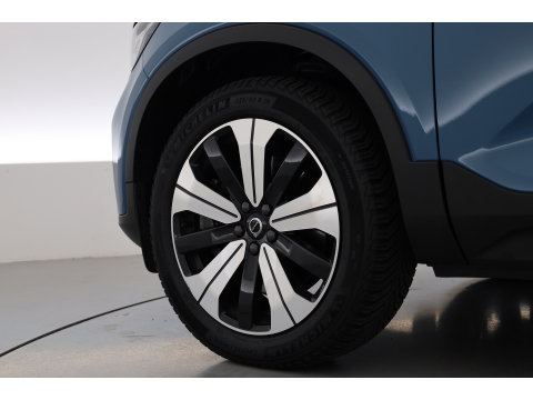 Volvo XC40 1.5 T5 Plug-in hybrid Plus Dark | Leer | ACC | Blis (dodehoek) | Harman & Kardon | Stoel + stuurverw. | verw. voorruit |