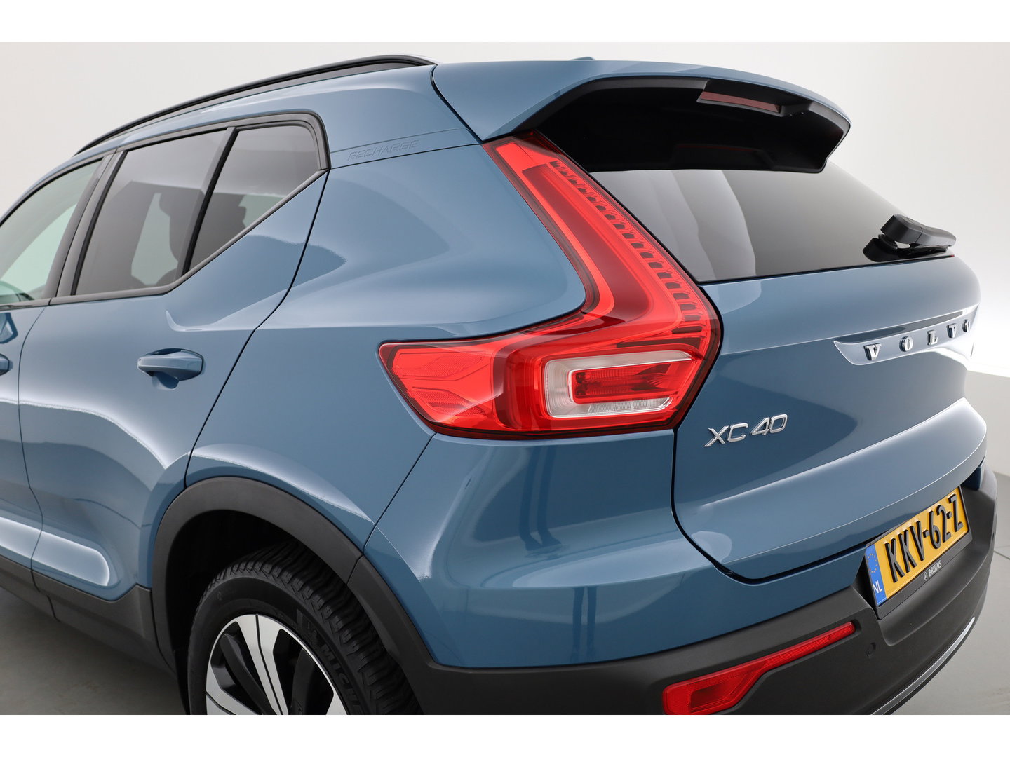 Volvo XC40 1.5 T5 Plug-in hybrid Plus Dark | Leer | ACC | Blis (dodehoek) | Harman & Kardon | Stoel + stuurverw. | verw. voorruit |