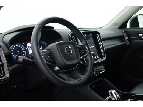 Volvo XC40 1.5 T5 Plug-in hybrid Plus Dark | Leer | ACC | Blis (dodehoek) | Harman & Kardon | Stoel + stuurverw. | verw. voorruit |